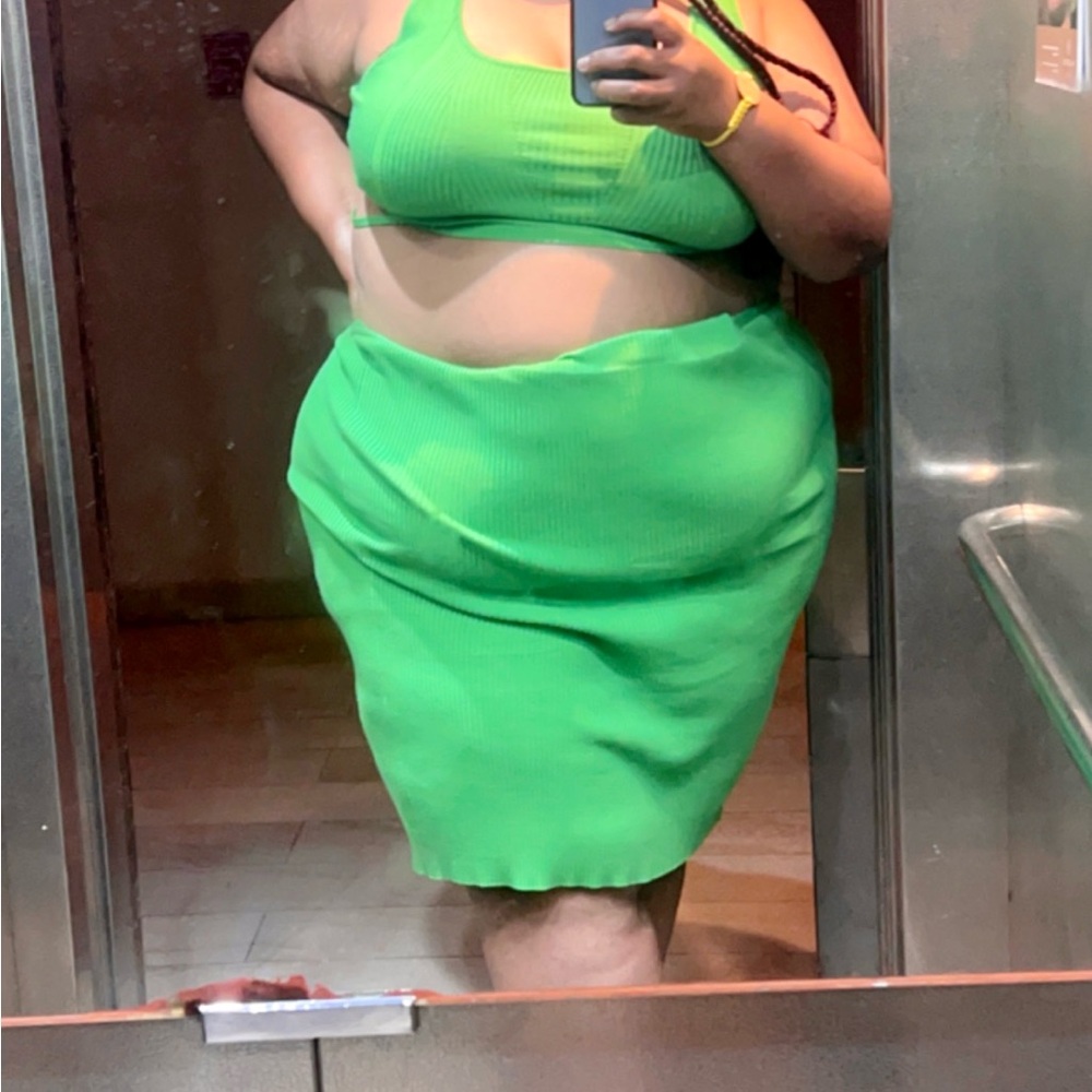 Green Ribbed Knee-Length Pencil Skirt with Top